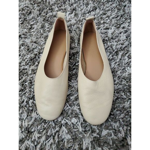 Everlane Shoes - Everlane Day Glove Cream Leather Flats Size 8